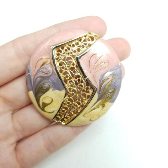 Vintage Retro Zig Zag Filigree Design Round Brooch Pastel Pink Purple Enamel 80s - Picture 1 of 6